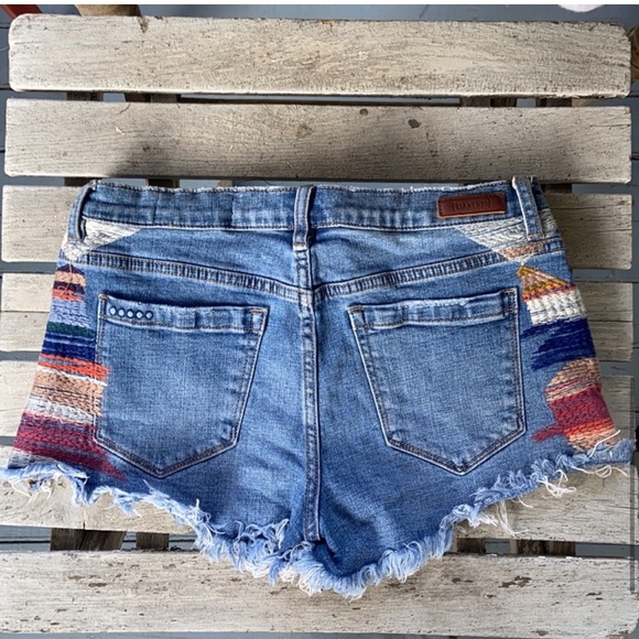 BlankNYC Embroidered Astor Jean Shorts!! LIKE NEW CONDITION!!! - Picture 4 of 15
